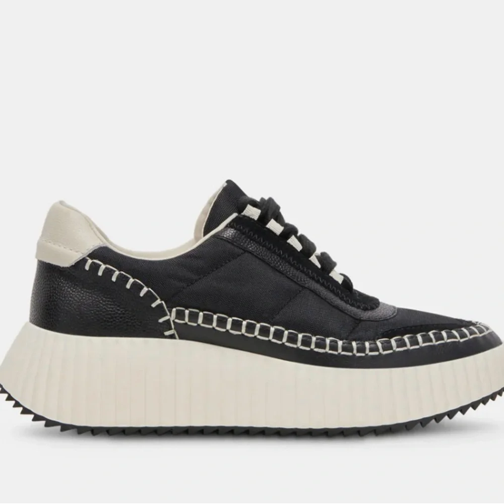 Like New Dolce Vita Dolen Nylon Sneaker in black Womens Sz (10) - Picture 2 of 9